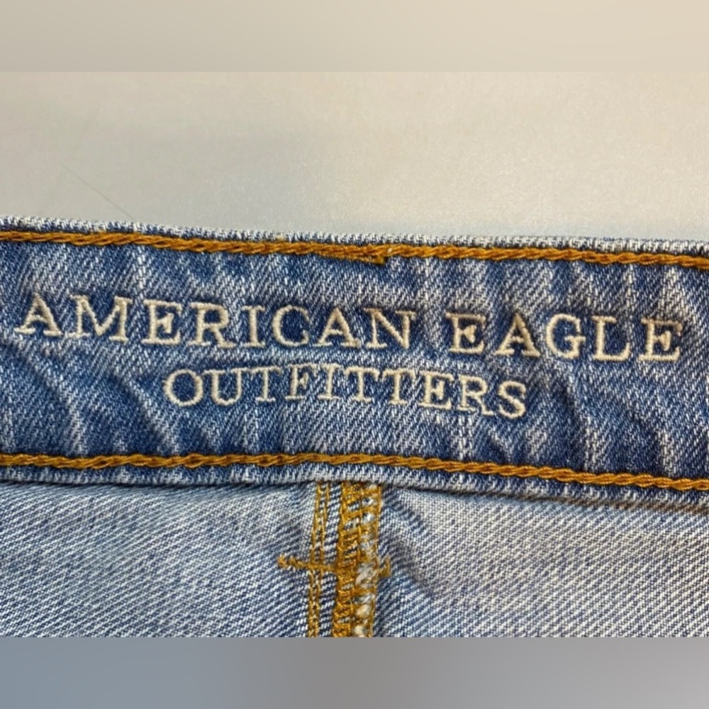 American Eagle Denim Shorts Distressed Embroidered Feathers Light Wash Size 4 - Picture 6 of 9